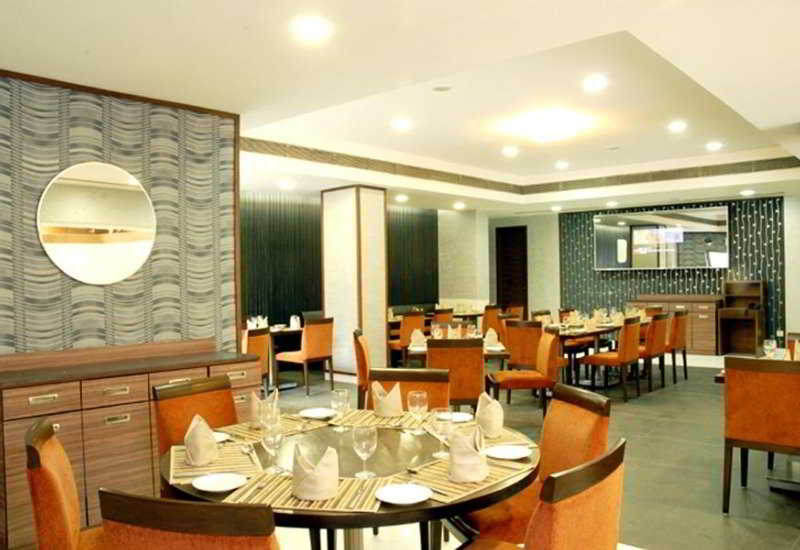 The Metropole Hotel 10