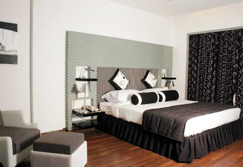 The Metropole Hotel 13