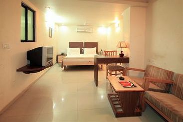 Hotel Neelkanth Panshikura 13