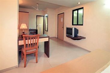 Hotel Neelkanth Panshikura 5