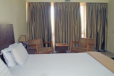 Hotel Neelkanth Panshikura 9