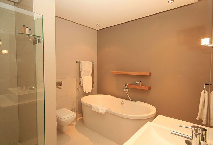 Hotel The Crystal 12