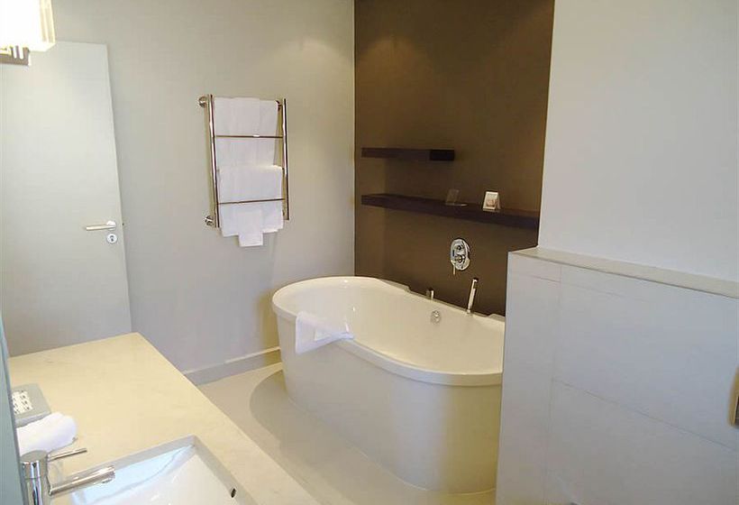 Hotel The Crystal 13