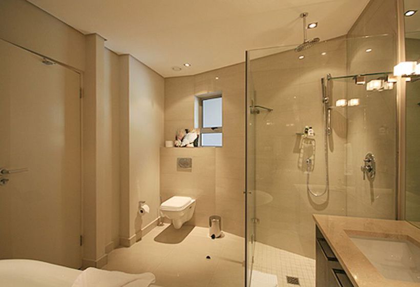 Hotel The Crystal 14