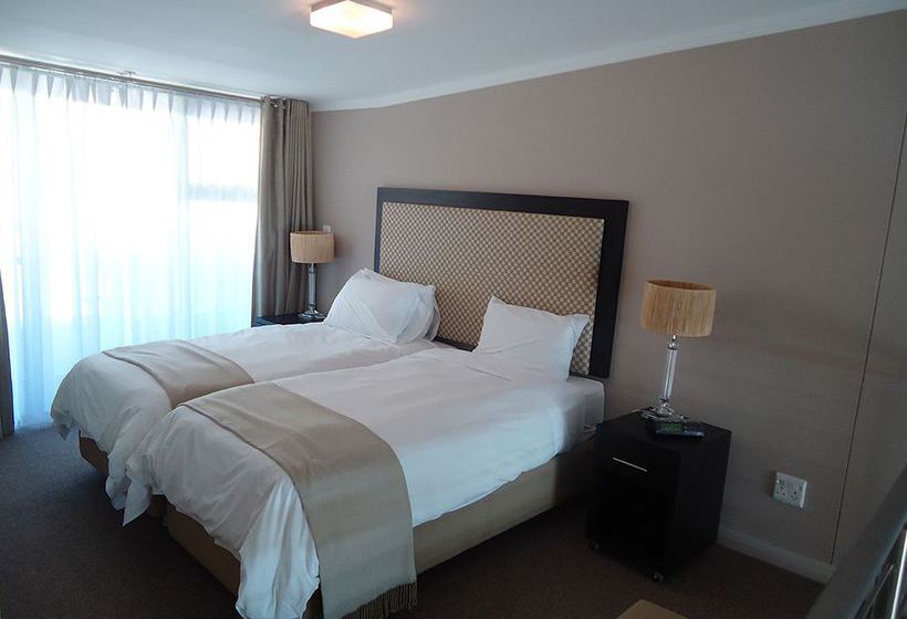 Hotel The Crystal 18