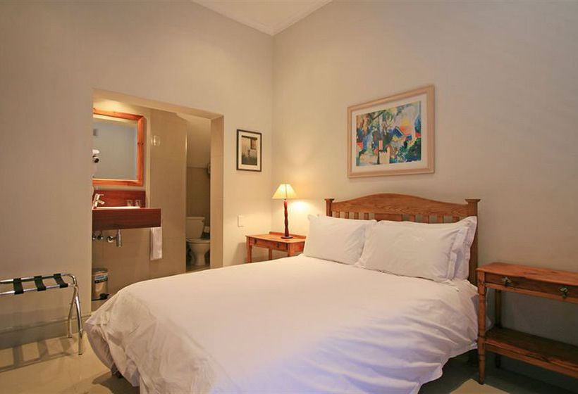 Hotel The Charles Cafe & Rooms