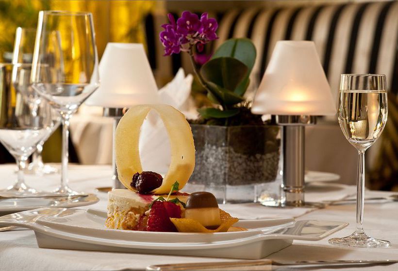 Hotel The Marion On Nicol 10