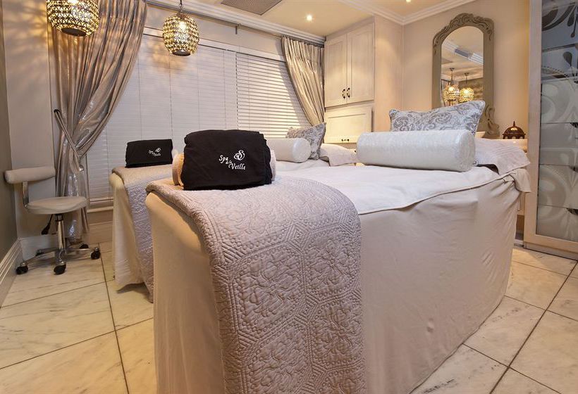 Hotel The Marion On Nicol 13