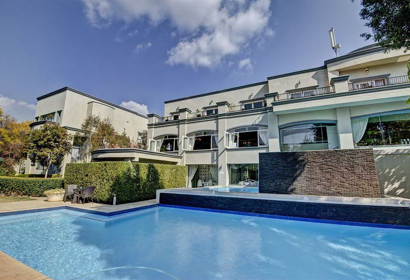 Hotel The Marion On Nicol 14