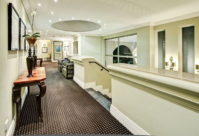 Hotel The Marion On Nicol 17