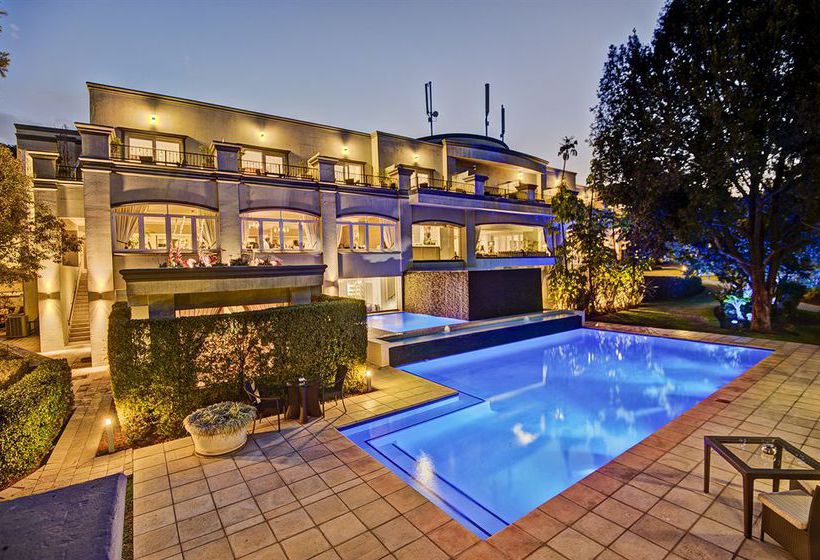 Hotel The Marion On Nicol 18