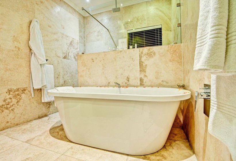 Hotel The Marion On Nicol 19