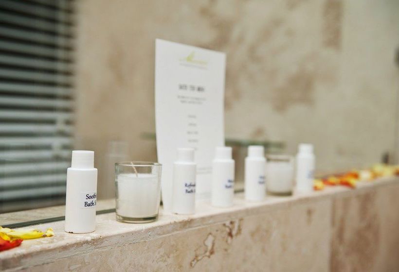 Hotel The Marion On Nicol 20