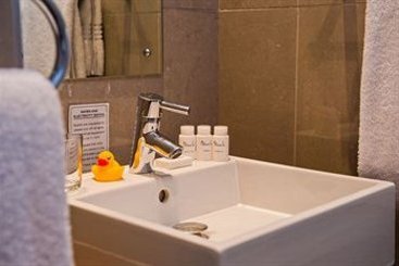 Hotel Genesis Suites & Conferencing 10