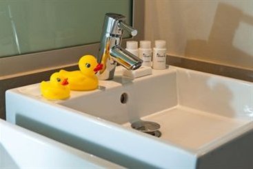 Hotel Genesis Suites & Conferencing 11