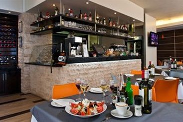 Hotel Genesis Suites & Conferencing 4