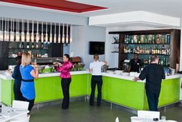 Hotel Genesis Suites & Conferencing 5