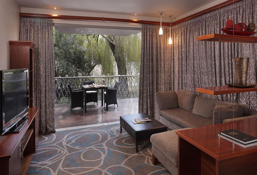 Moloko Strathavon Hotel