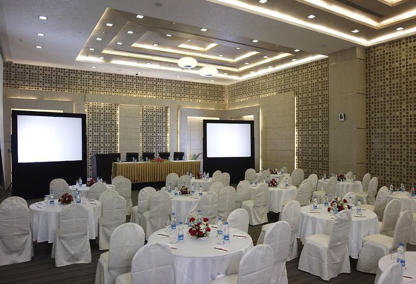 Hotel Starottel Ahmedabad 16