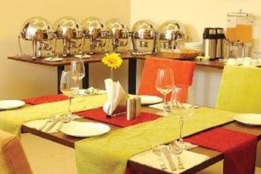 Hotel Clarks Inn Kaushambi 10