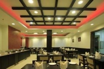 Hotel Clarks Inn Kaushambi 8