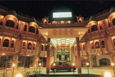 Hotel Raj Vilas Palace