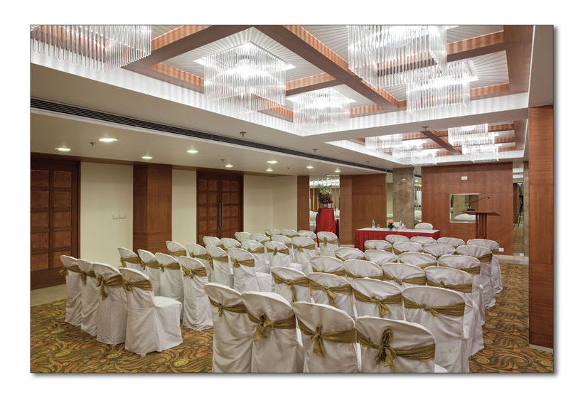 Hotel Country Inn & Suites by Radisson Ahmedabad 9
