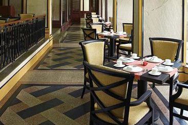 The Gateway Hotel Beach Road 6