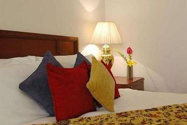 The Gateway Hotel Beach Road 7