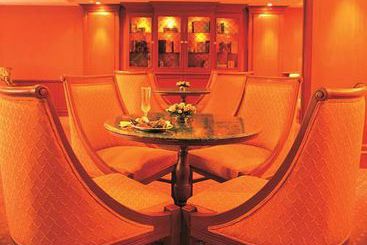 The Gateway Hotel Beach Road 8