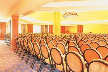 The Gateway Hotel Beach Road 9