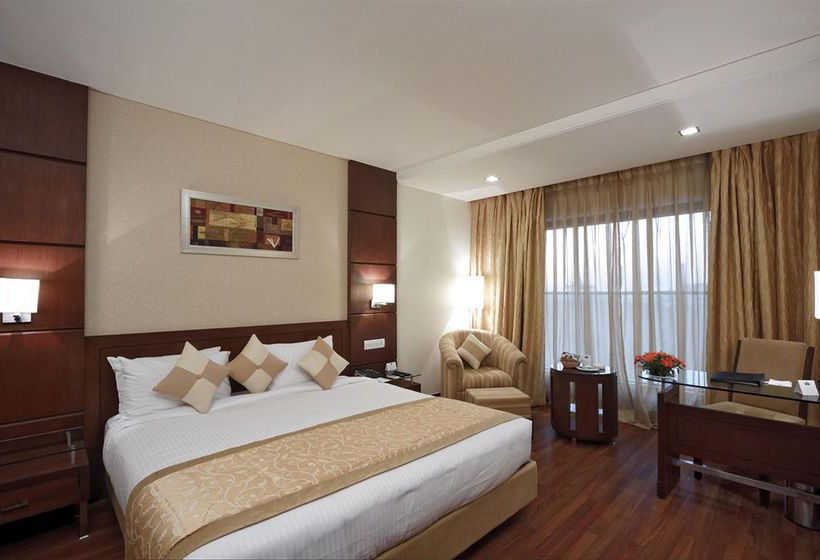 Hotel Country Inn & Suites by Radisson Indore 3