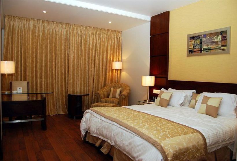 Hotel Country Inn & Suites by Radisson Indore 4