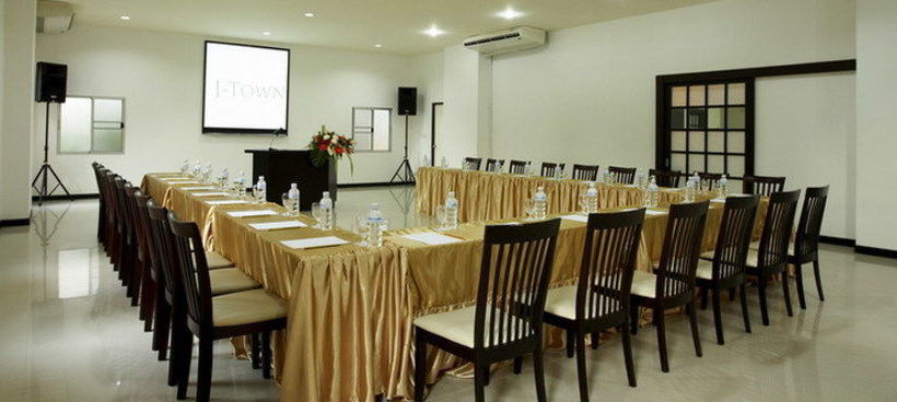 J Town Serviced Apartments 18