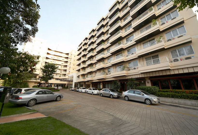 J Town Serviced Apartments 3