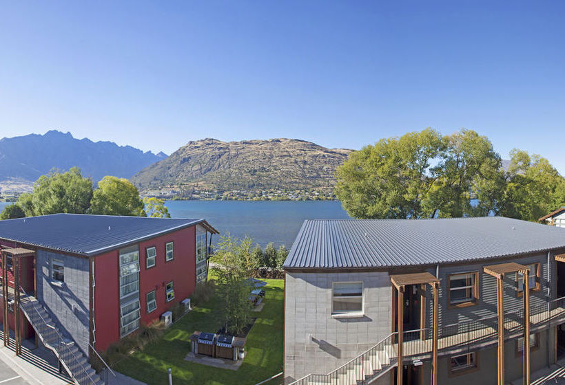 Mantra Marina Apartments 10