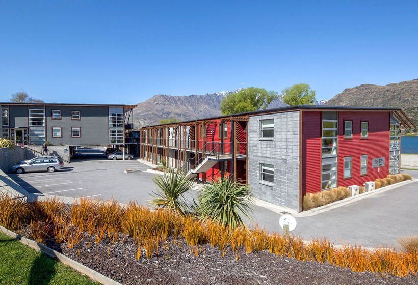 Mantra Marina Apartments 12