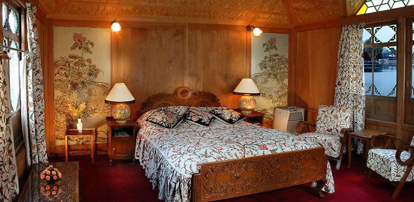 Hotel WelcomHeritage Gurkha Houseboats 1