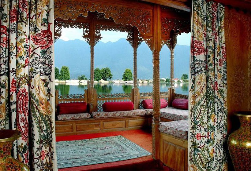 Hotel WelcomHeritage Gurkha Houseboats 4