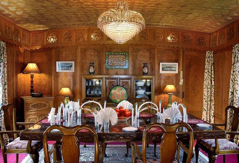 Hotel WelcomHeritage Gurkha Houseboats 6