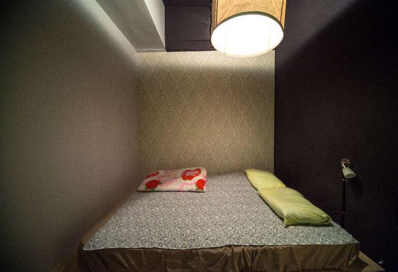 Albergue Fabrika Hostel & Gallery 17