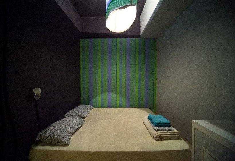 Albergue Fabrika Hostel & Gallery 18