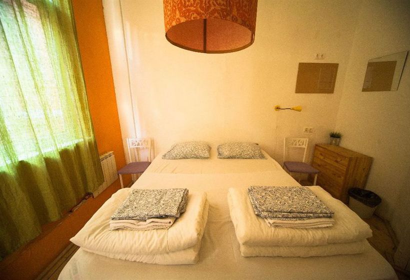 Albergue Fabrika Hostel & Gallery 19