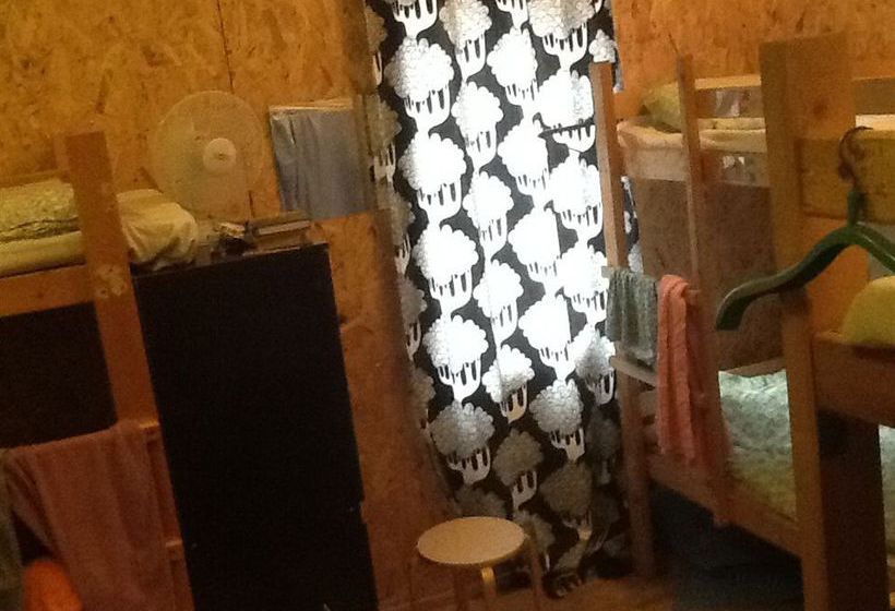 Albergue Fabrika Hostel & Gallery 9