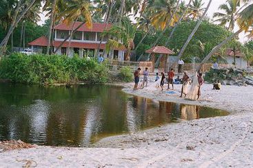 Hotel Pozhiyoram Beach Resort 12