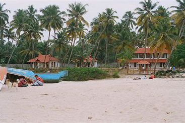 Hotel Pozhiyoram Beach Resort 17