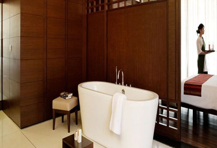 Holiday Inn Hotel & Suites Bengaluru Whitefield 2