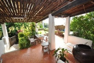 Hotel Momchailai Beach Retreat 10