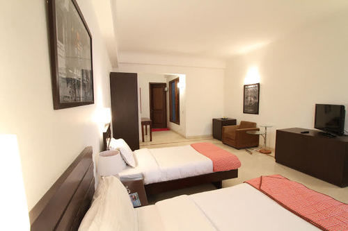 Luxury Suites & Hotels 1