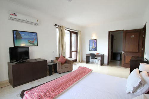 Luxury Suites & Hotels 3